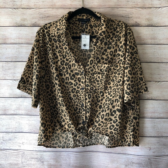 Sanctuary Leopard Print Short Sleeve Tie Front Top - Picture 2 of 8